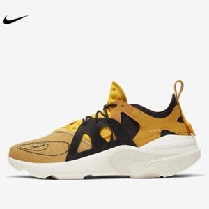 Nike Huarache Yellow and Black Sneakers